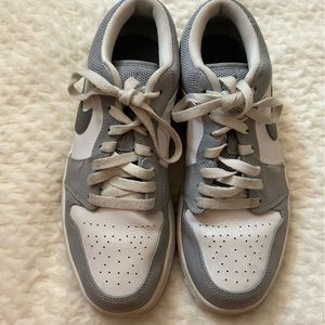 Air Jordan 1 Low White Cool Gray Wolf 553558-106. Men’s Size: 8.5 Year 2014 Rare